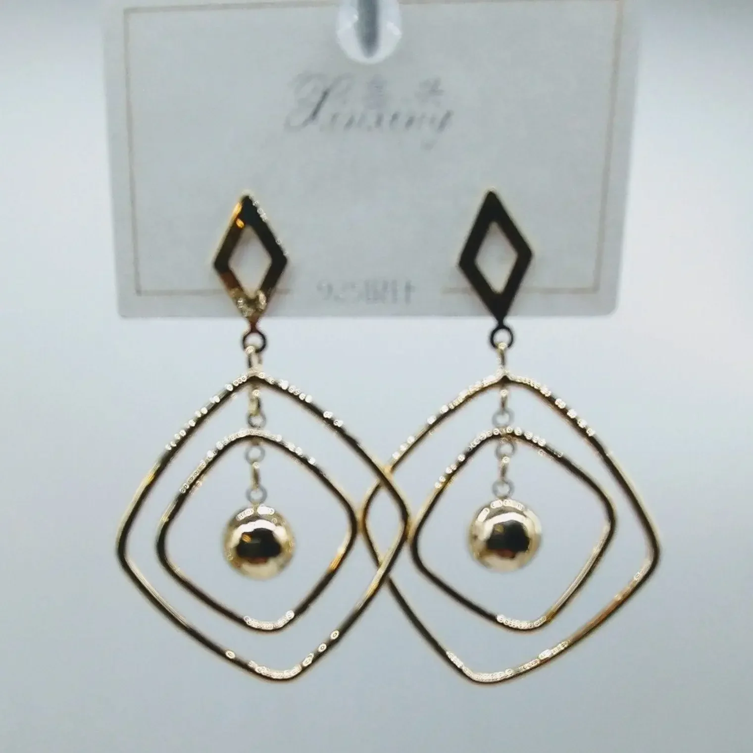 rounded square earrings Modern and minimalist